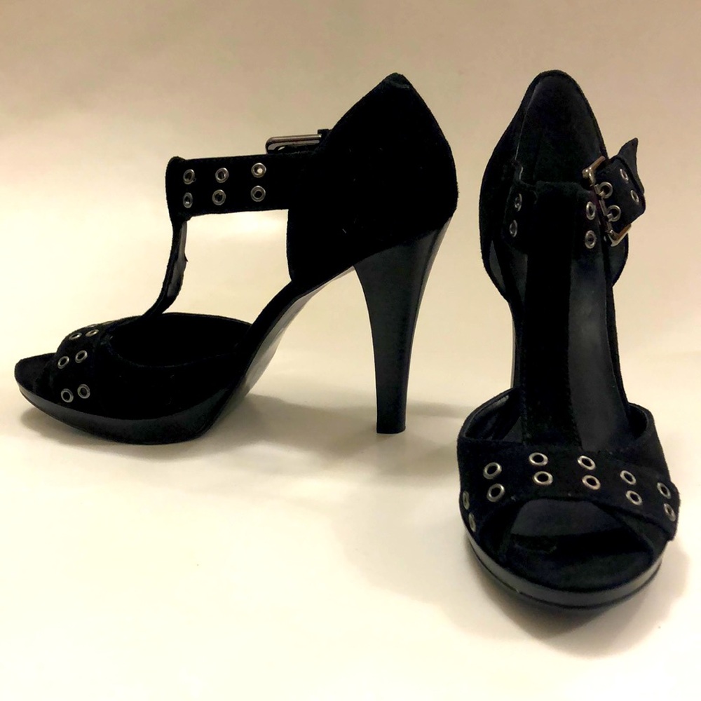 Nine West 7M Heel Sandal Black Suede Metal detail Adjustable T Strap Excellent
